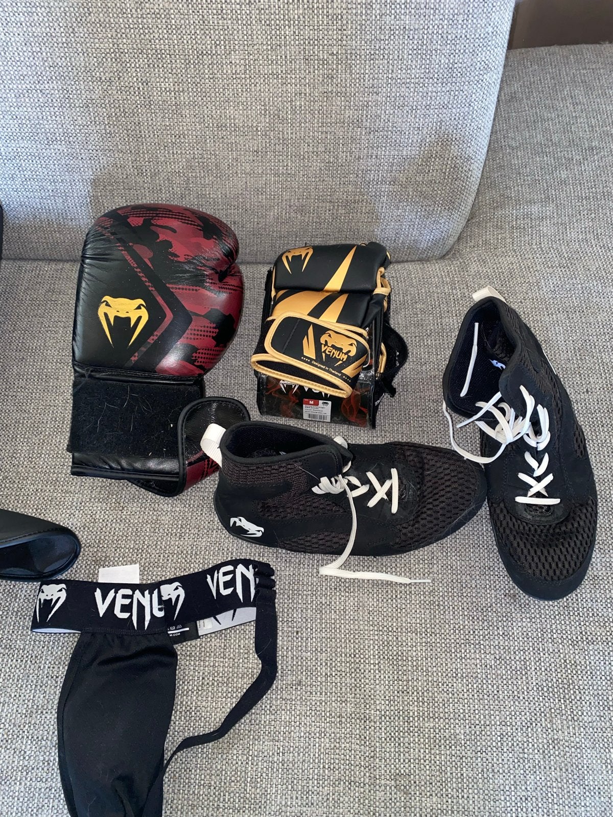 Boks & kickboksen spullen: handschoenen, schoenen, beschermi, Sport en Fitness, Ophalen of Verzenden, Zo goed als nieuw, Bokshandschoenen