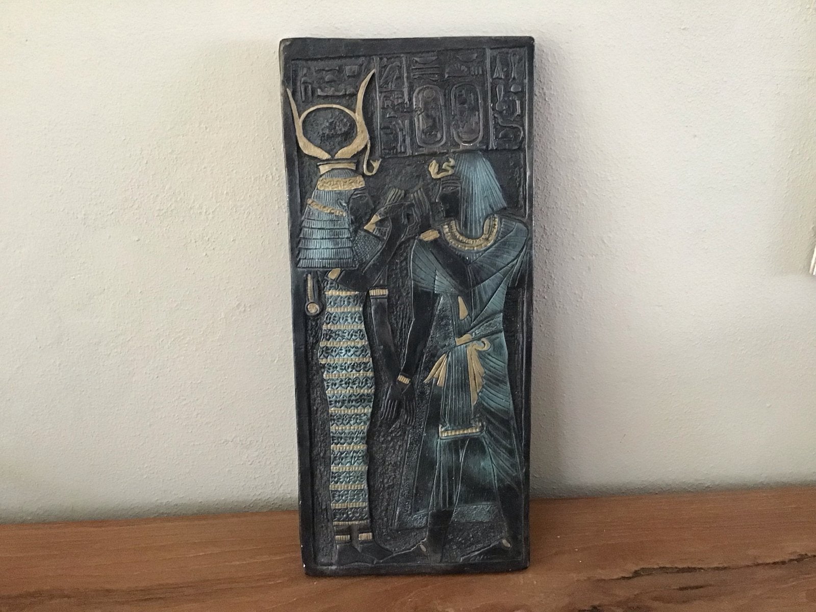 Egyptisch reliëf wanddecoratie - Farao en godin, Antiek en Kunst, Kunst | Niet-Westerse kunst, Ophalen of Verzenden, Meerkleurig
