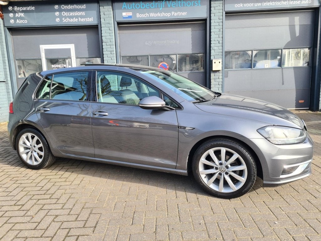 Volkswagen Golf 1.0 TSI Bns Pano/Led/Massage (bj 2017), Voorwielaandrijving, Automatische klimaatregeling, Gebruikt, Euro 6