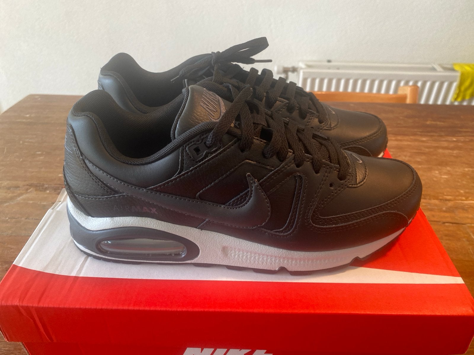 Nike Air Max Command Leather Zwart - Maat 42.5, Ophalen of Verzenden, Nieuw, Zwart, Sneakers of Gympen