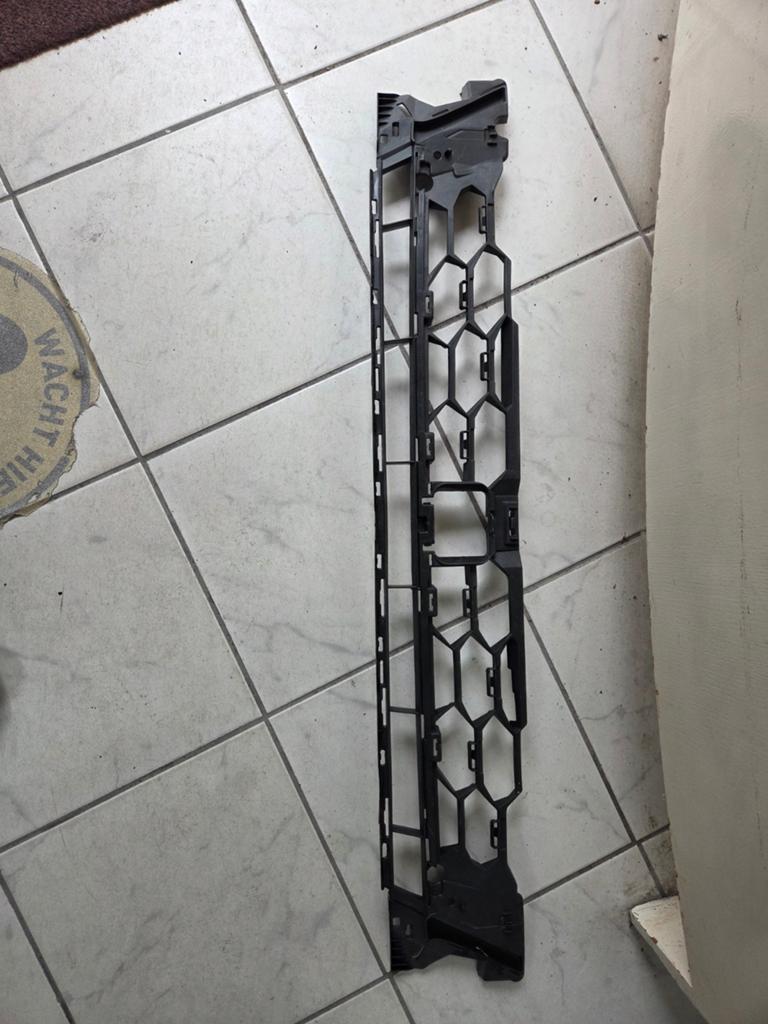 Voorbumper Grille Audi A3 -                OEM 8YG 807 647 D, Ophalen of Verzenden, Voor, Audi, Bumper