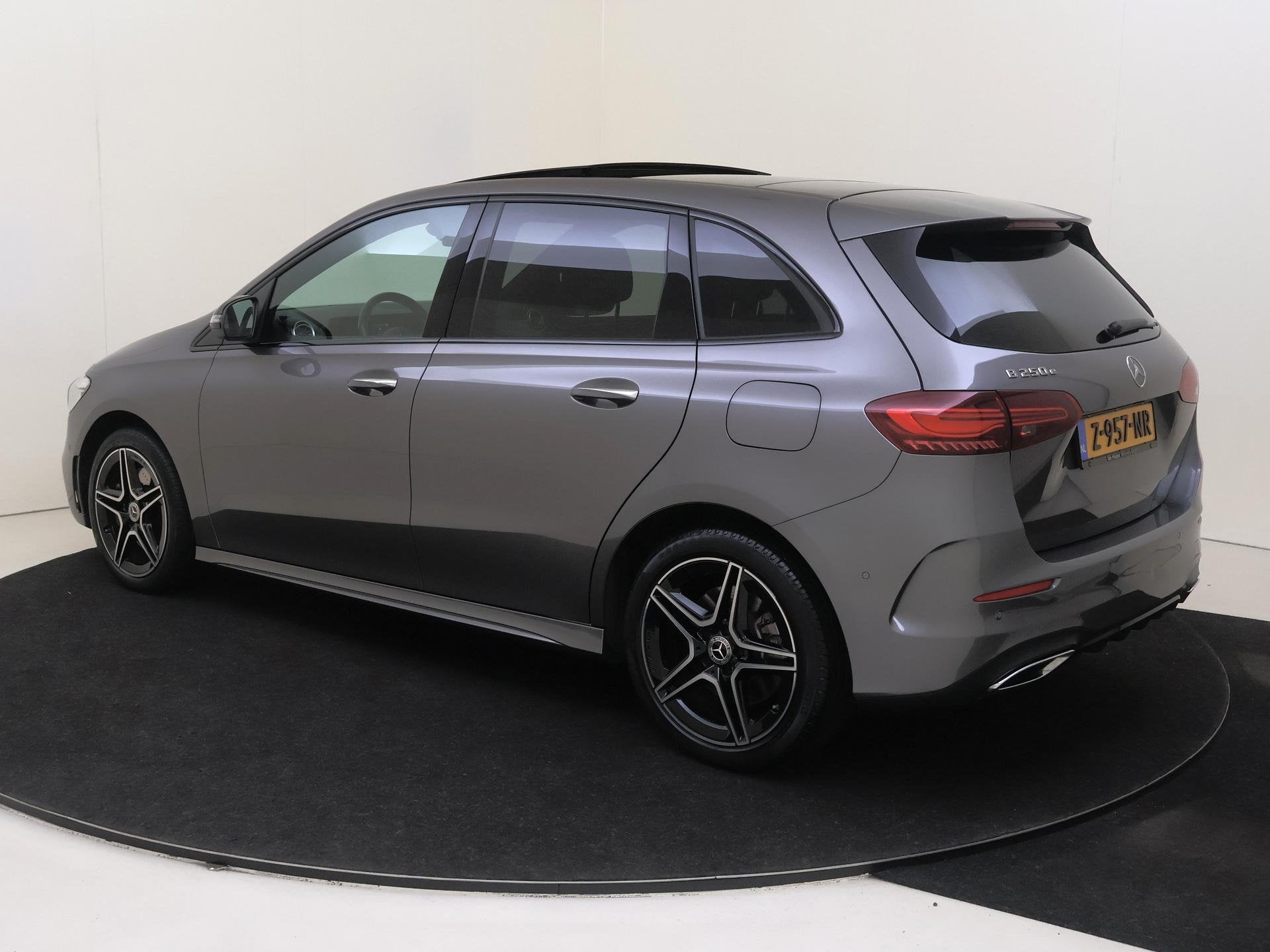 Mercedes-Benz B-klasse 250 e Star Edition AMG Line, Auto's, Gebruikt, 4 cilinders, 16 kWh, 1645 kg