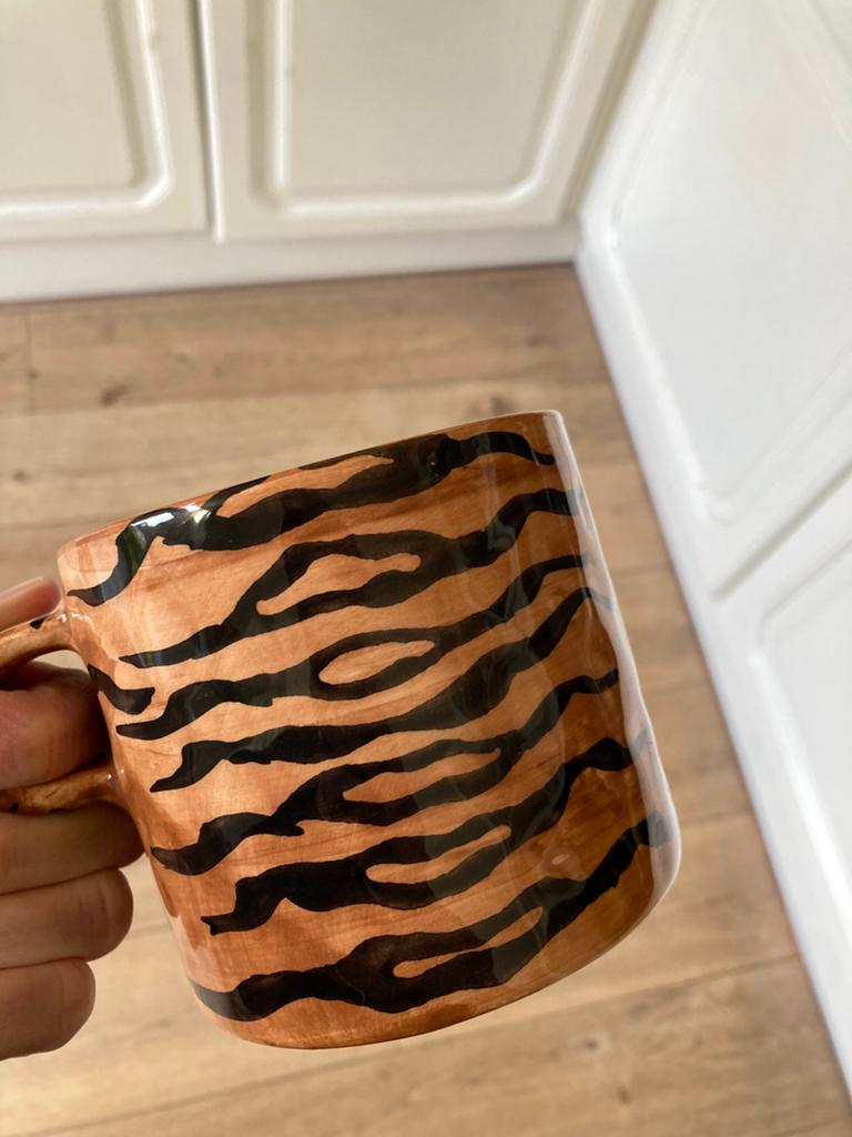 Anna + Nina Tiger stripe mug tijger mok beker keramiek print, Huis en Inrichting, Keramiek, Nieuw, Ophalen of Verzenden, Overige stijlen