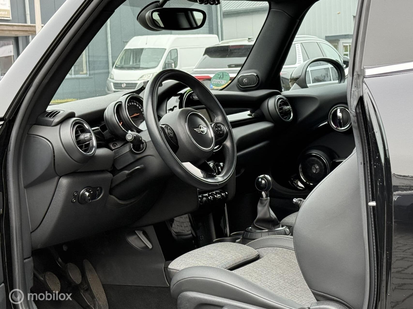Mini 1.5 Cooper Harman Kardon-Led-Cruise-Ambient, 136 pk, Zwart, Leder en Stof, Zwart