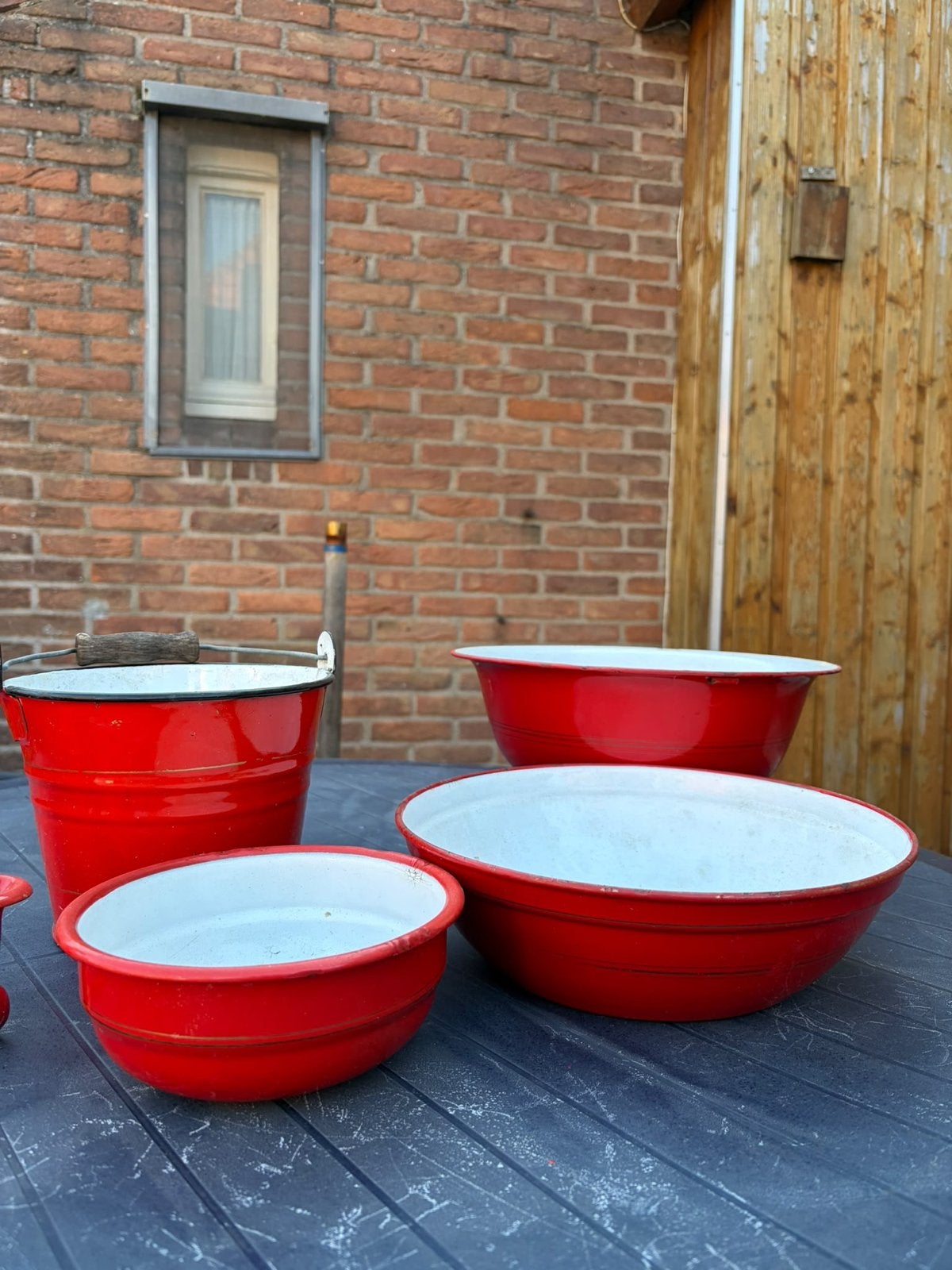 Set van rode emaille schalen en emmer, Ophalen of Verzenden