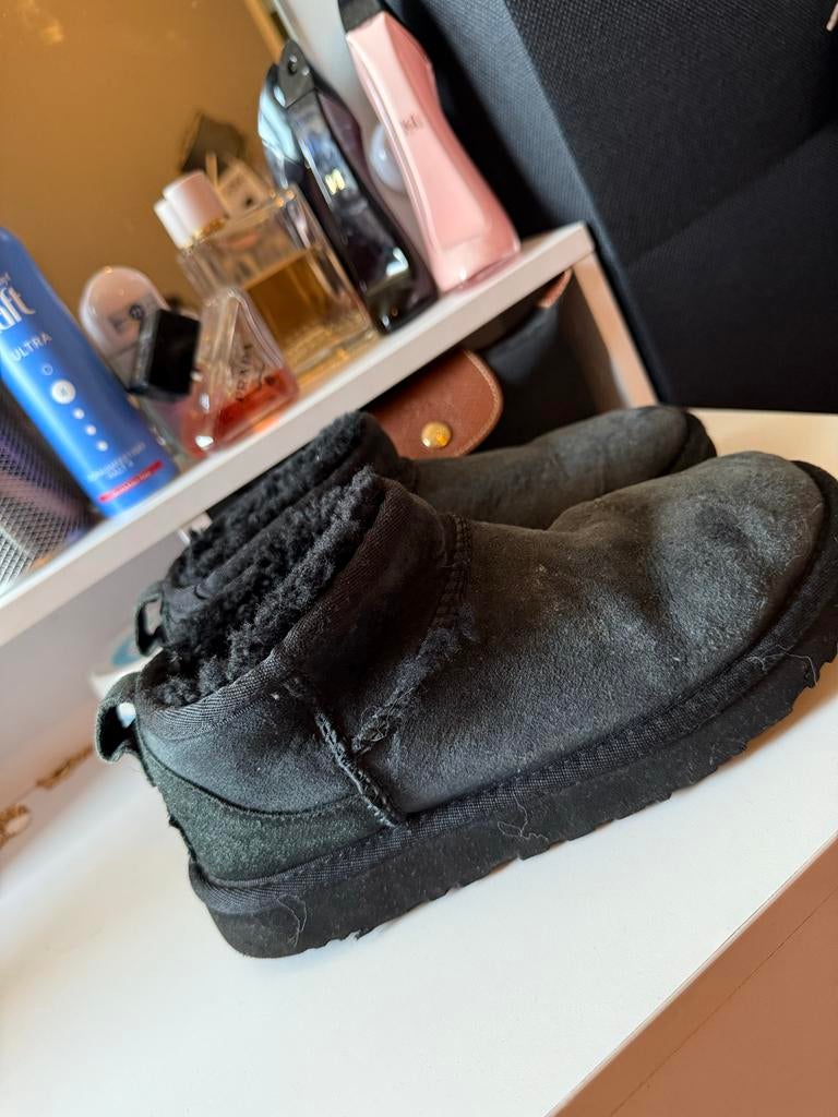 Zwarte Uggs, Ophalen of Verzenden, Gedragen, Zwart, Lage of Enkellaarzen