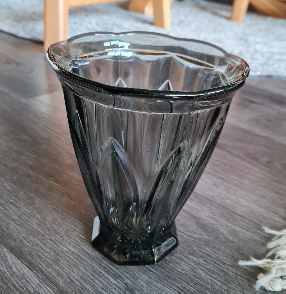 Mooie en oude kristallen vaas met aparte kleur, Antiek en Kunst, Antiek | Vazen, Ophalen of Verzenden