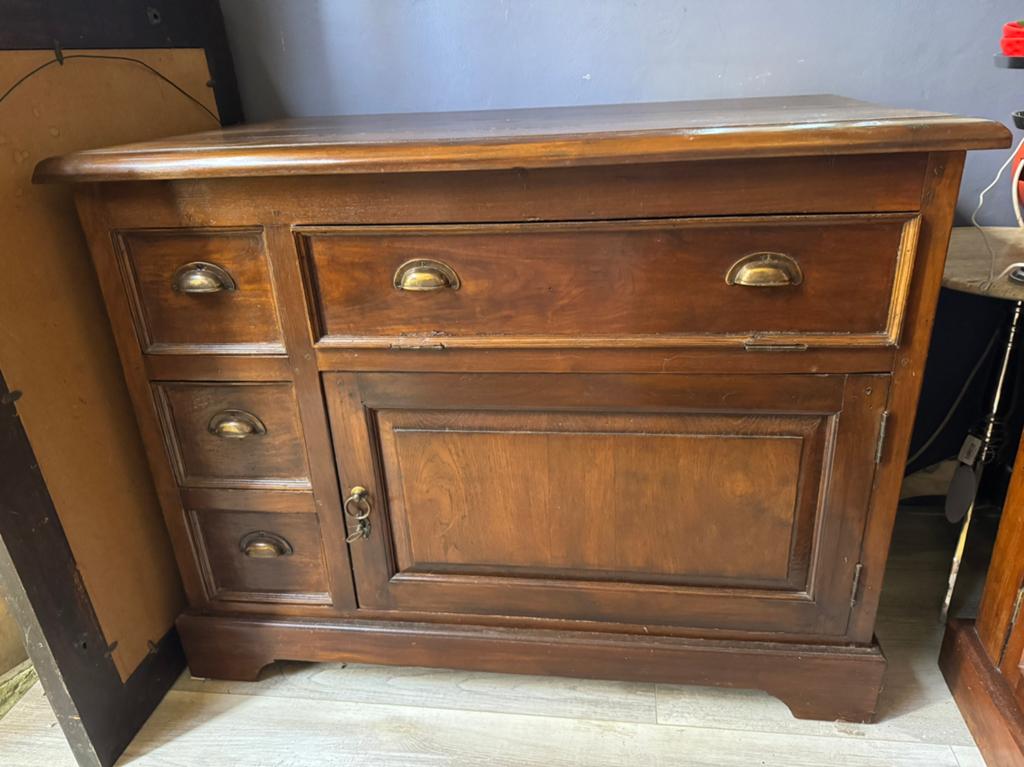 Nette houten kast met veel opbergruimte, Ophalen, Teakhout, Zo goed als nieuw, Minder dan 150 cm