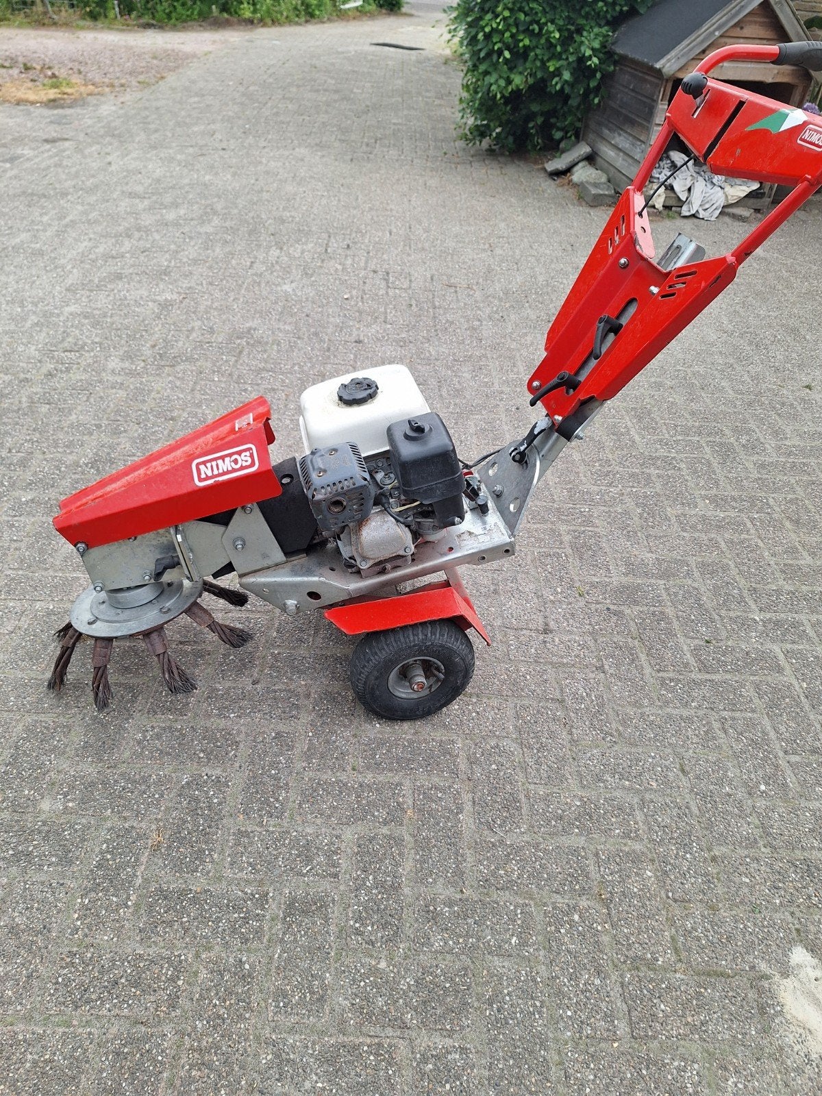 Veeg machine  Nimos, Tuin en Terras, Ophalen of Verzenden, Zo goed als nieuw