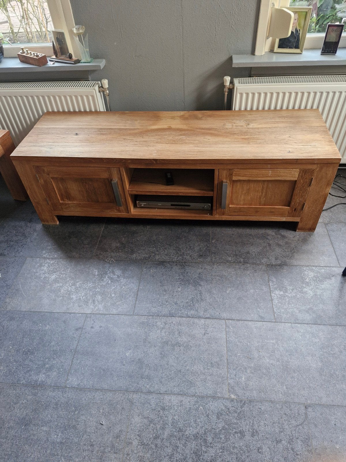 Eikenhouten TV-meubel met opbergruimte, Ophalen, Gebruikt, 100 tot 150 cm, Eikenhout
