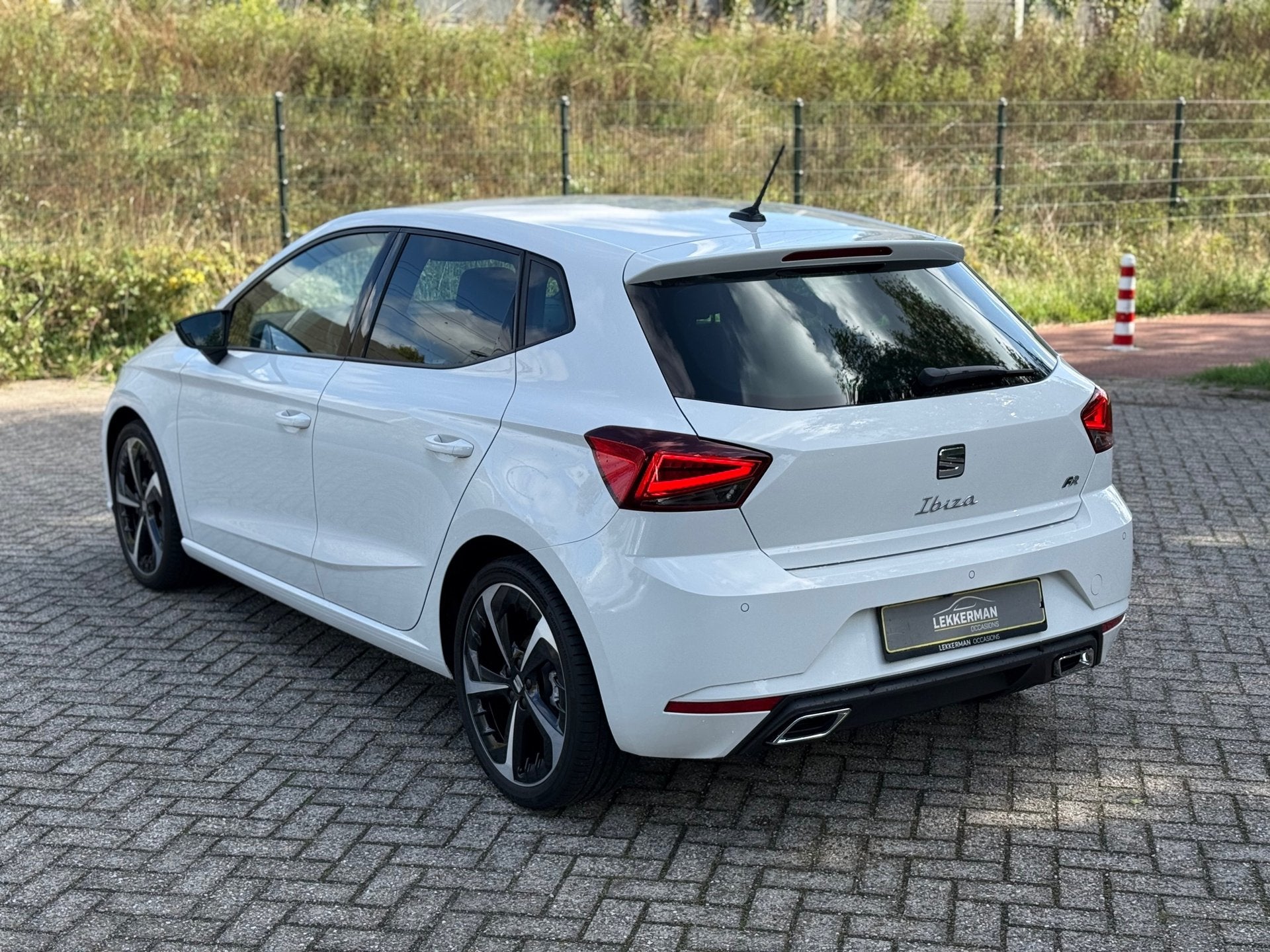 SEAT Ibiza 1.0 TSI FR 110PK I 6BAK I CAMERA I CARPLAY I DEAL, Voorwielaandrijving, Gebruikt, Alcantara, Origineel Nederlands