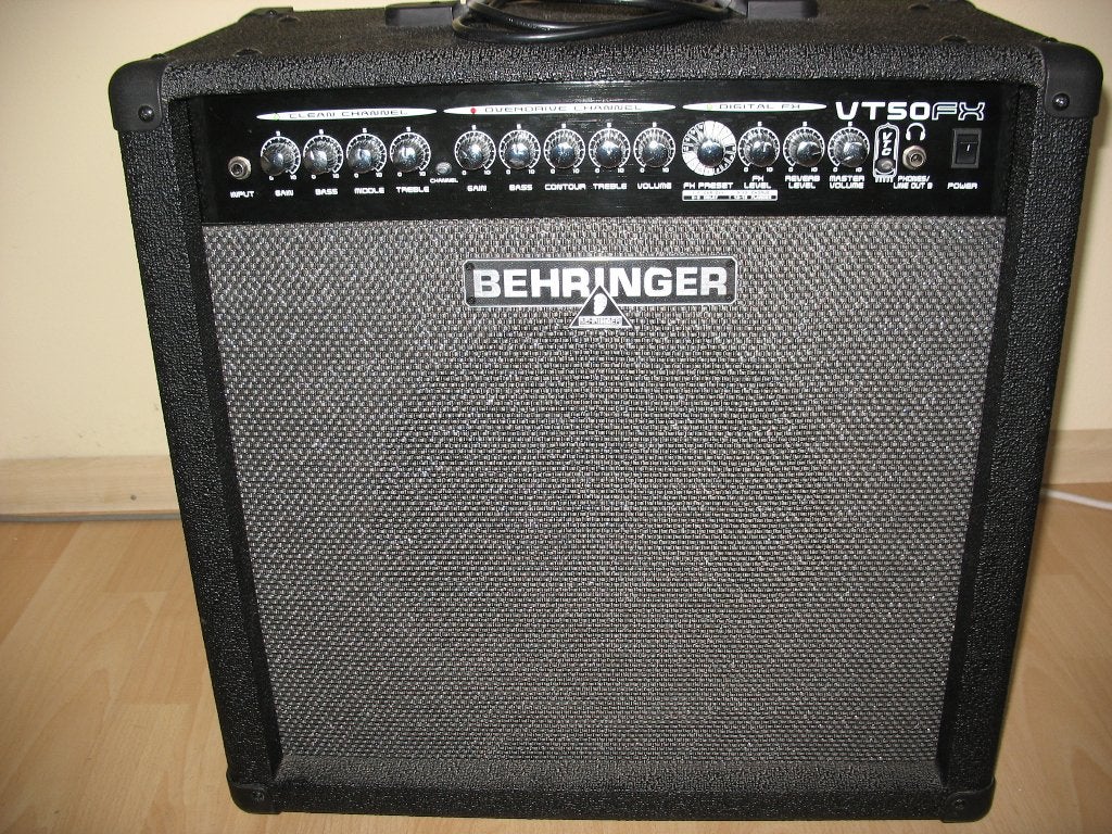 BEHRINGER 2 kanaals Gitaarversterker, Ophalen, Zo goed als nieuw, Gitaar, 50 tot 100 watt