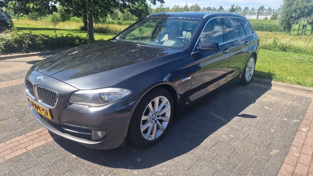 BMW 535d High Executive M-SPORT/LEDER/HUD/STOEL-VERW+KOELER, Automaat, Achterwielaandrijving, Beige, 2993 cc