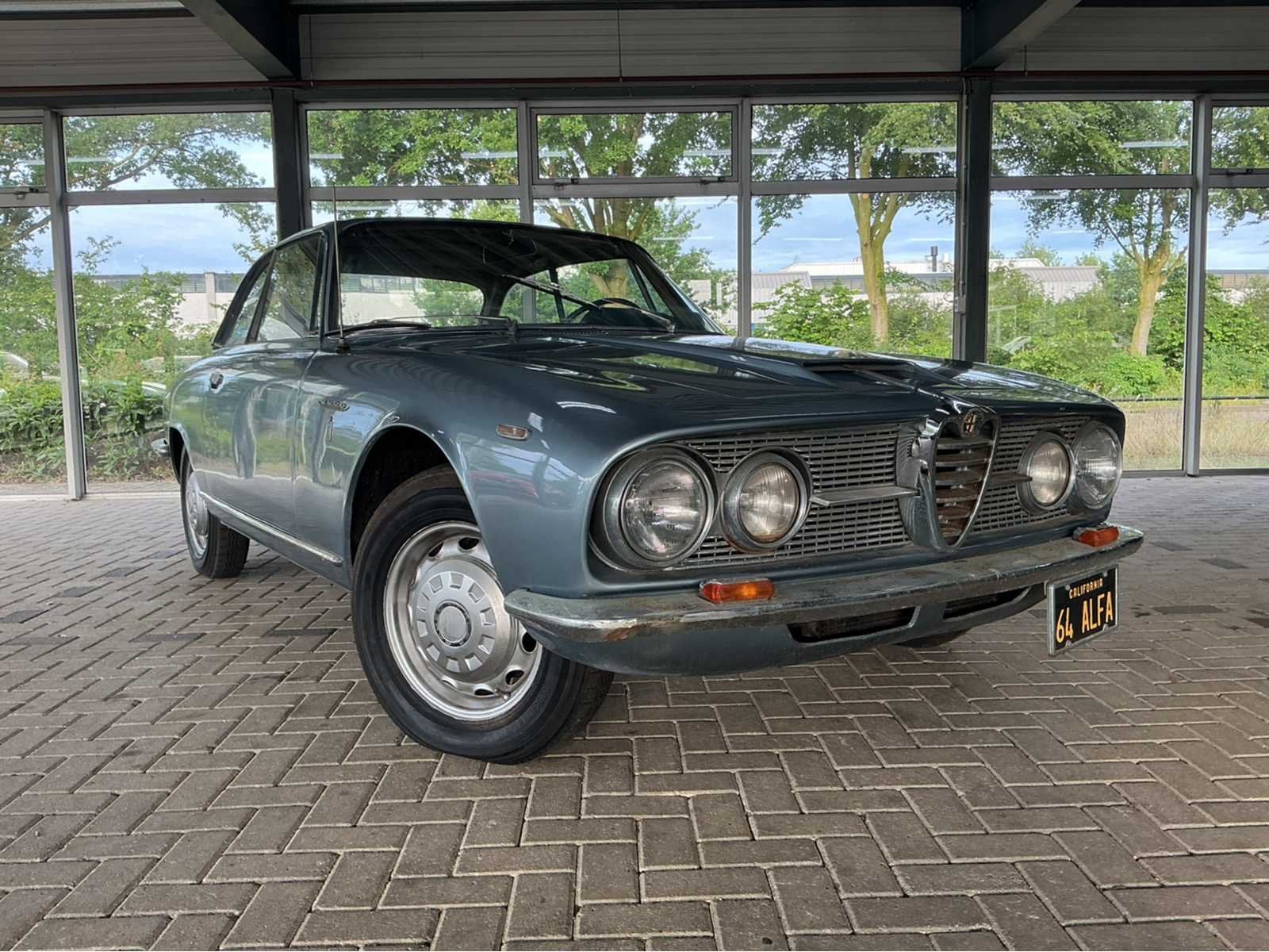 Alfa Romeo 2600 Sprint | 2.6 | 1964 | 145 pk | youngtimer, foto 3