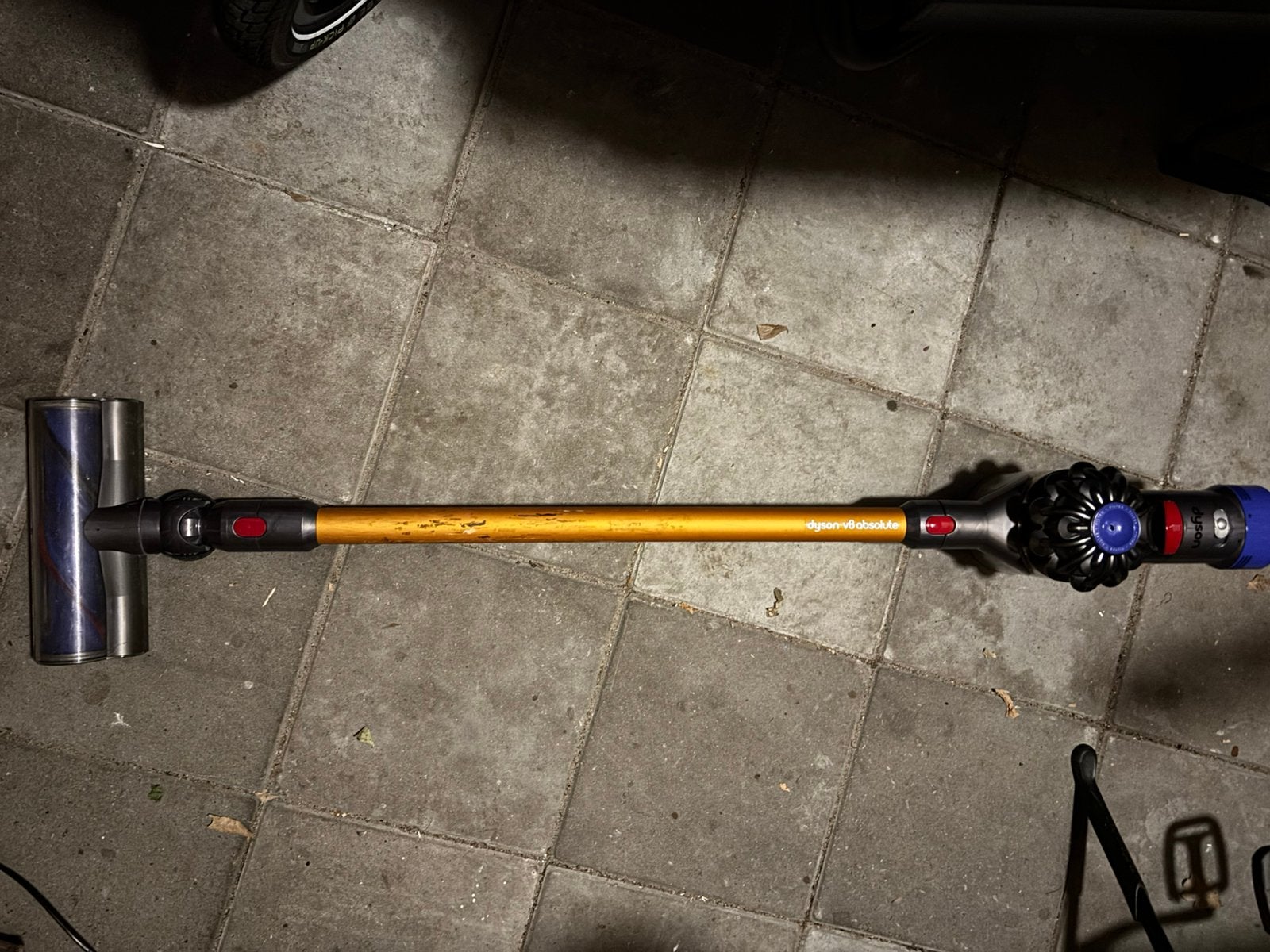 Dyson V8 met defect, incl. Milwaukee lader en koppelstuk, Witgoed en Apparatuur, Stofzuigers, Ophalen, Draadloos, Dyson, Niet werkend