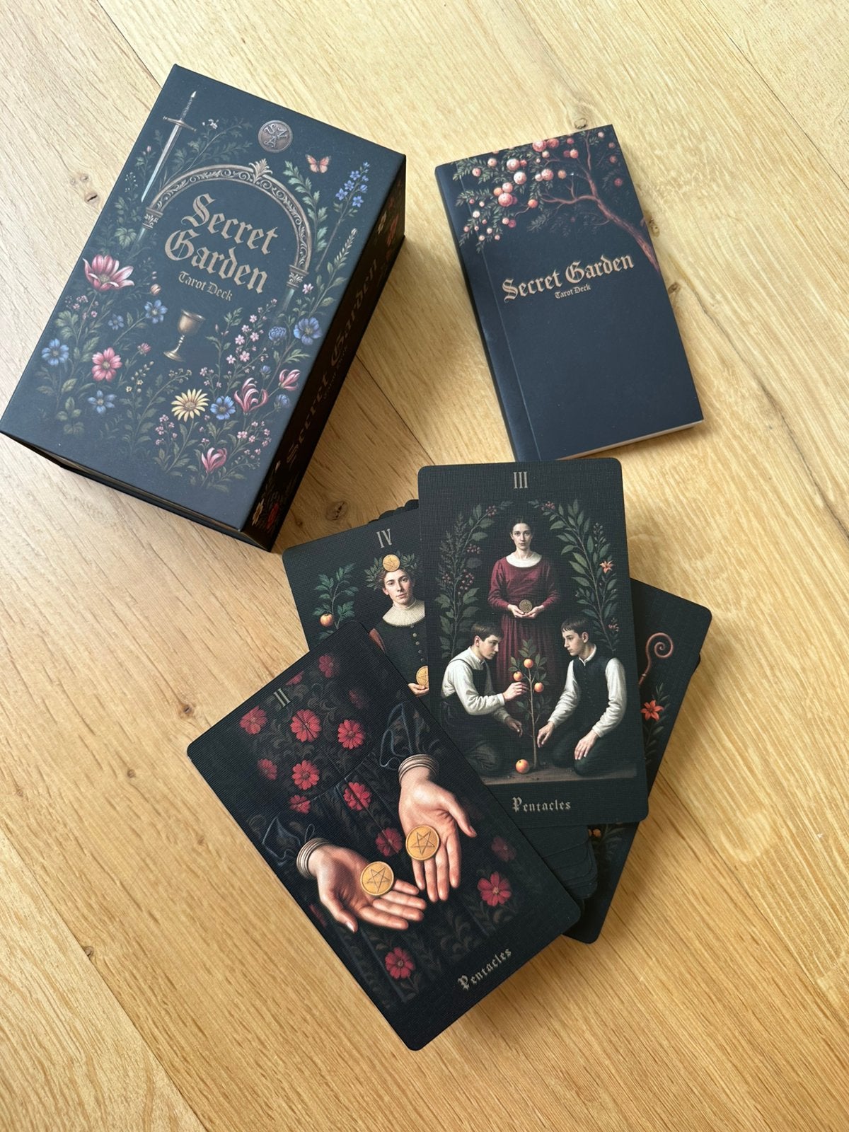 Secret Garden Tarot - Una in space, Ophalen of Verzenden, Zo goed als nieuw, Speelkaart(en)