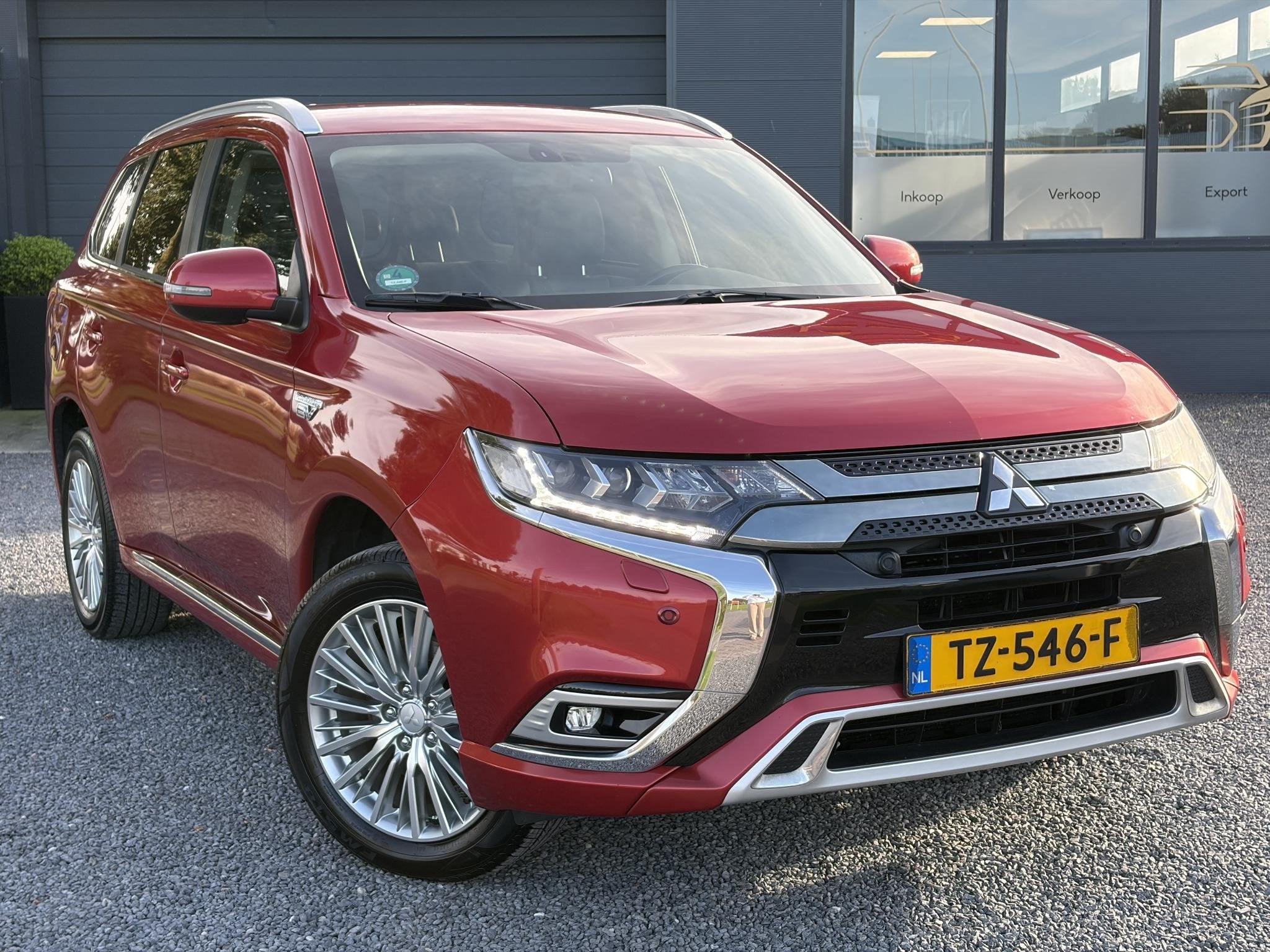 Mitsubishi Outlander 2.4 PHEV Intense ✓1e Eigenaar✓Trakh, Auto's, Automaat, Euro 6, 4 cilinders, 120 €/maand