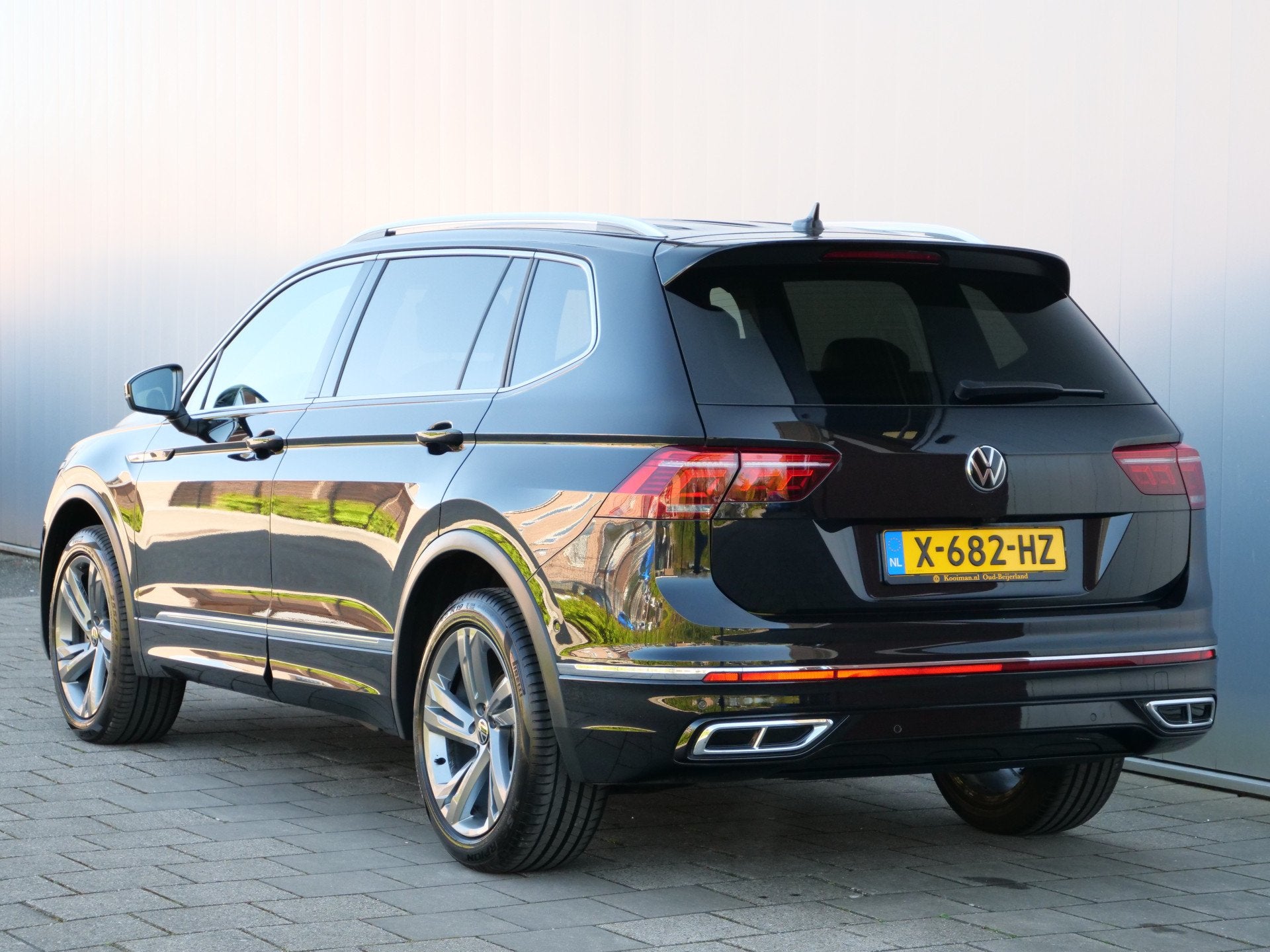 Volkswagen Tiguan Allspace 1.5 TSI R-Line Business 150 Pk Au, 4 cilinders, 150 pk, Alcantara, Zwart