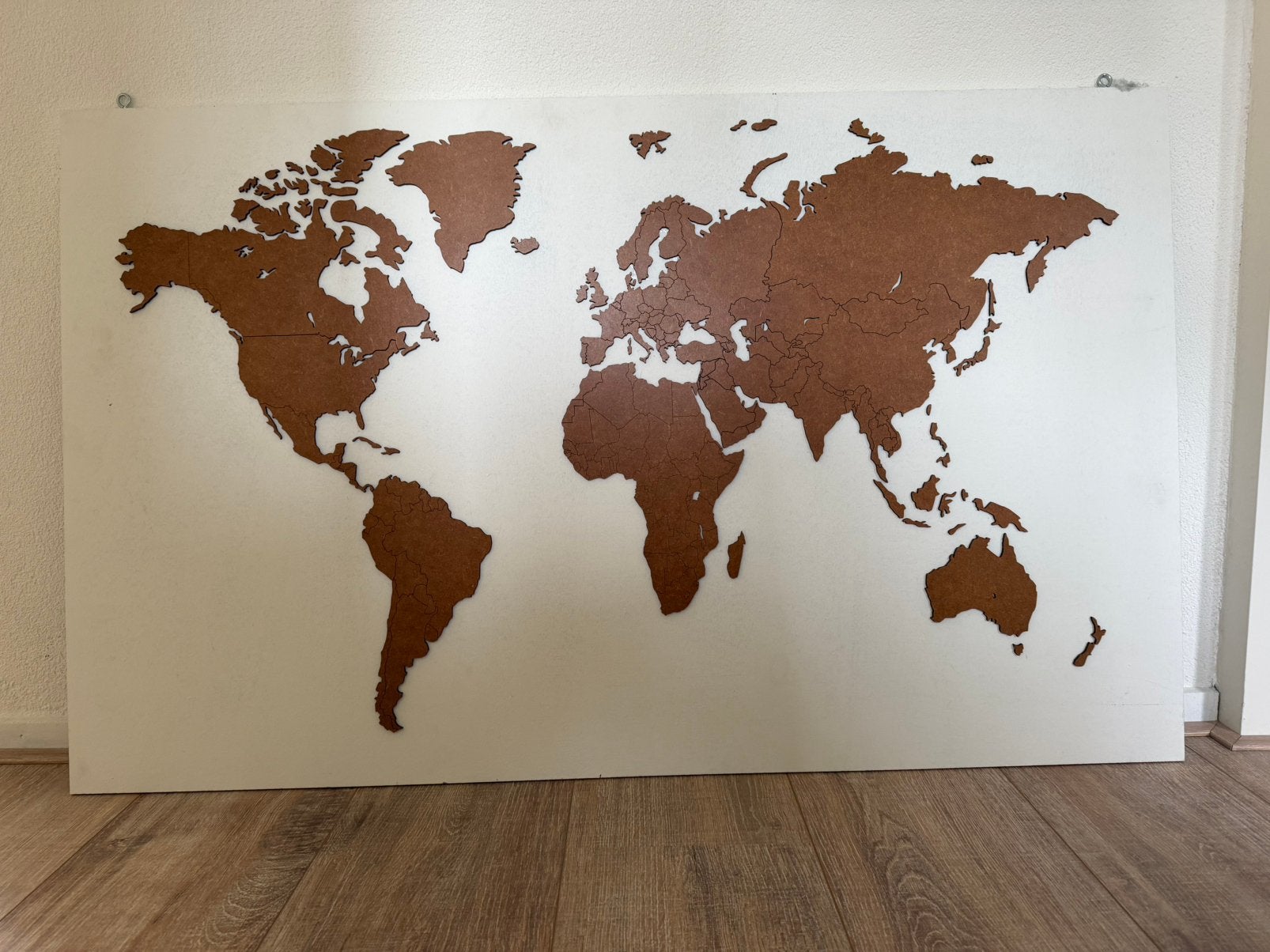 Wereldkaart op plaat hout, Ophalen, Hout, Zo goed als nieuw, Wit