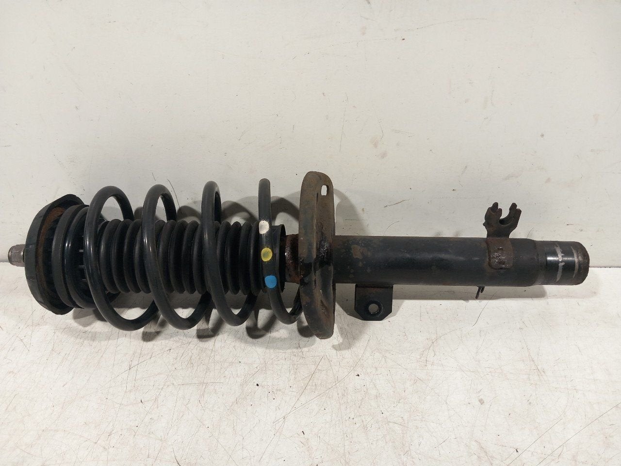 Veerpoot links voor Peugeot 2008, Onderdelen@venauto.nl, Van der Ven Autorecycling B.V., Gebruikt, Ettenseweg 76, 4706 PB Roosendaal, The Netherlands