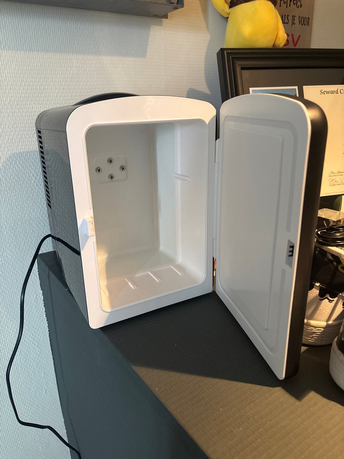 Denver mini koelkast met normale stekker en auto adapter, Zonder vriesvak, Ophalen of Verzenden, Minder dan 45 cm, Minder dan 85 cm