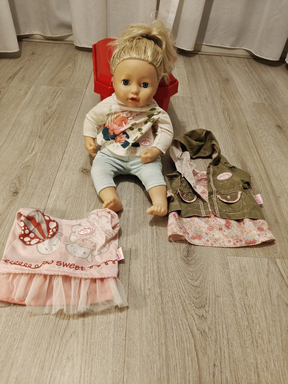 Baby Annabell Sophia 43cm met extra kleding setjes, Kinderen en Baby's, Speelgoed | Poppen, Ophalen of Verzenden, Zo goed als nieuw