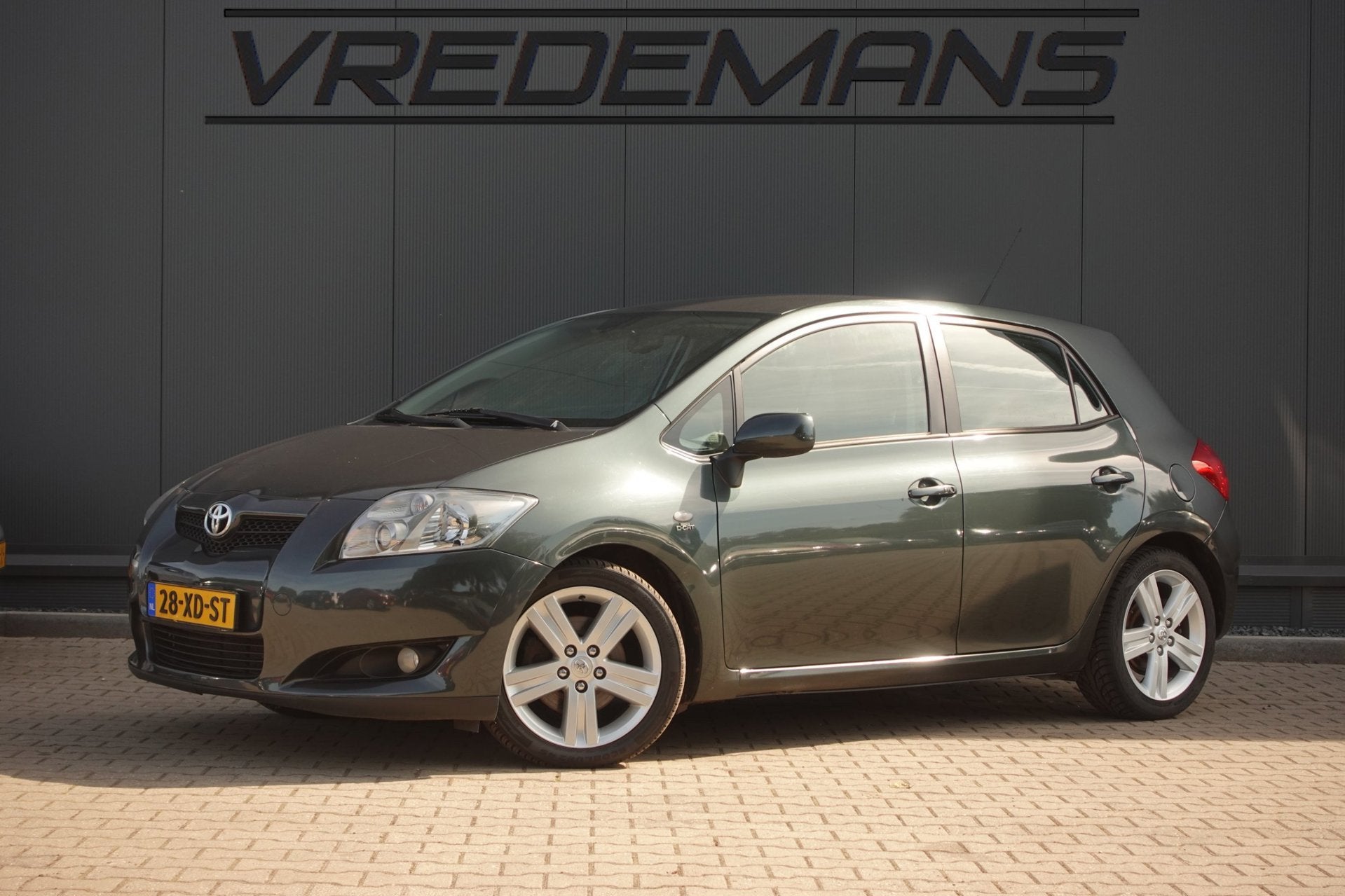 Toyota Auris 2.2 D-4D Luna Business, Voorwielaandrijving, 450 kg, Gebruikt, Zwart