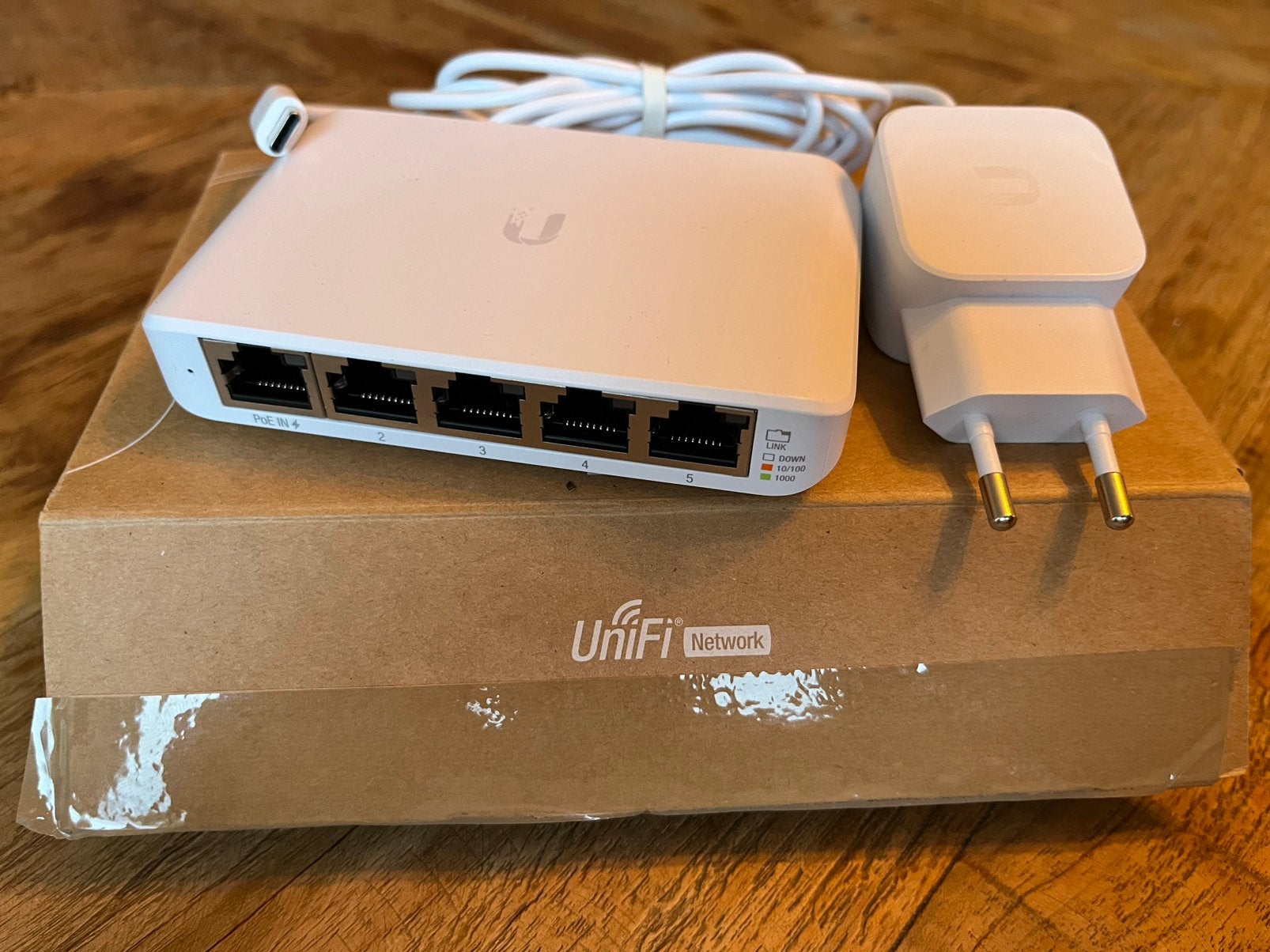 Ubiquiti UniFi Flex Mini Switch met voeding, Computers en Software, Netwerk switches, Ophalen of Verzenden, Zo goed als nieuw