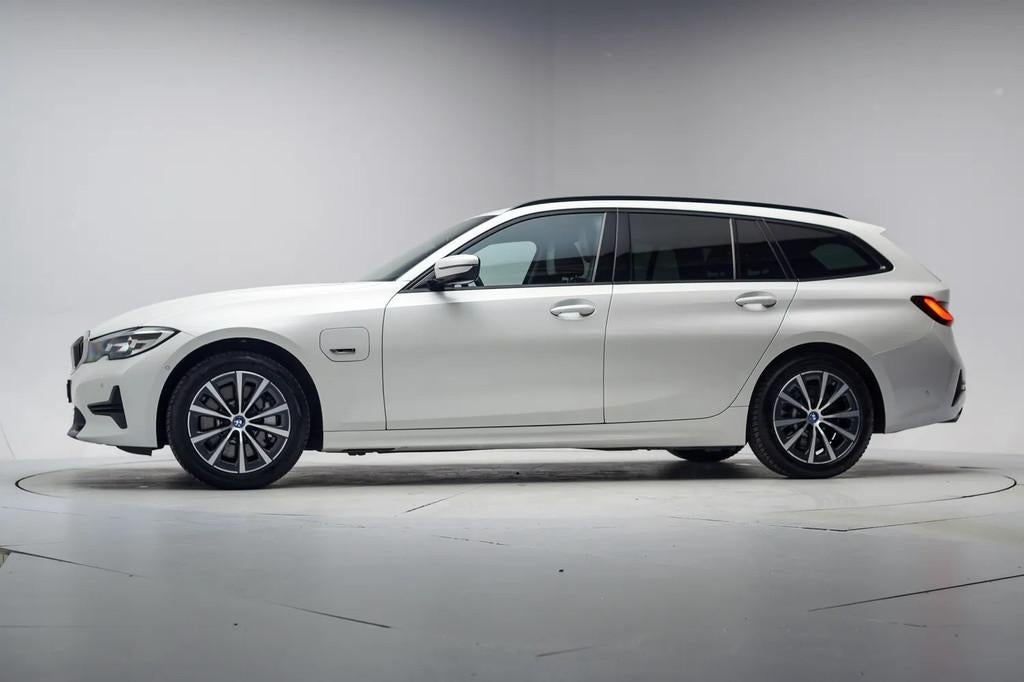 BMW 3 Serie Touring 330e High Executive Sport [ Leder Live-c, 1998 cc, Gebruikt, 4 cilinders, Wit