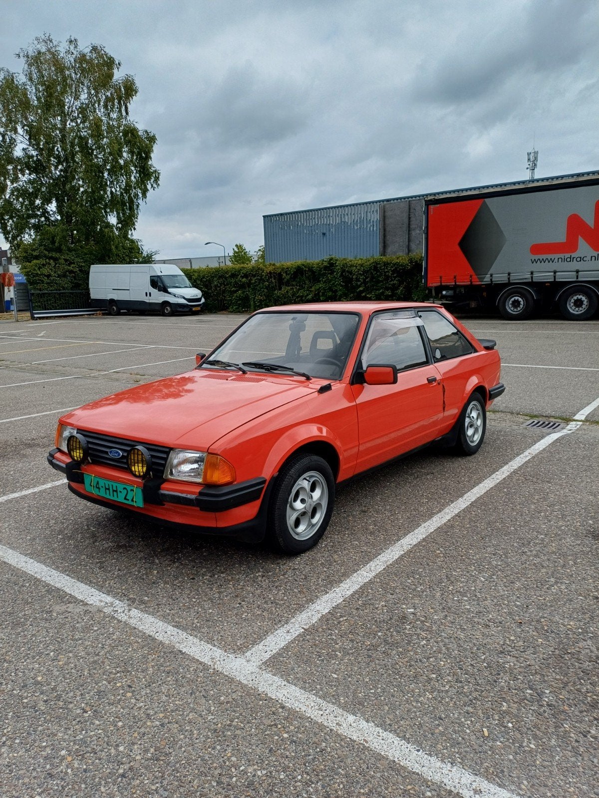 Ford Escort XR3 sunburst rood bouwjaar 2-1981, Auto's, Ford, Bedrijf, Escort, Benzine, Hatchback, Handgeschakeld, Rood, Zwart