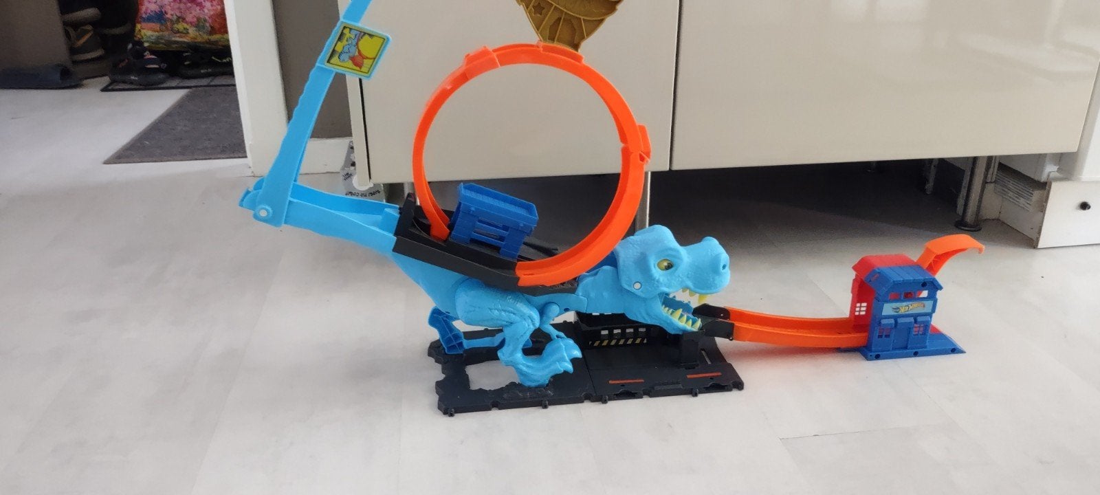 Hot Wheels Dino looping met auto, Kinderen en Baby's, Speelgoed | Racebanen, Ophalen of Verzenden, Zo goed als nieuw, Handmatig
