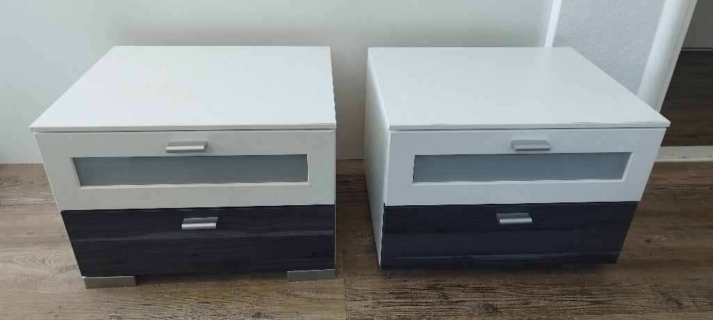 Twee nachtkastjes, Huis en Inrichting, Slaapkamer | Nachtkastjes, Ophalen, Minder dan 45 cm, 55 tot 70 cm, Zo goed als nieuw