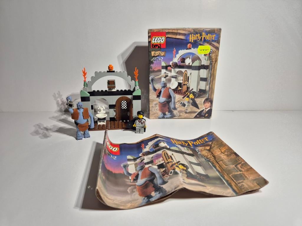 LEGO Harry Potter 4712 Troll on the Loose compleet met doos, Ophalen of Verzenden, Zo goed als nieuw, Actiefiguurtje