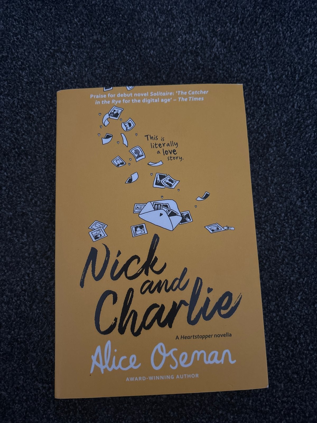 Nick en Charlie - Alice Oseman (Heartstopper novella), Boeken, Romans, Ophalen, Zo goed als nieuw, Europa overig