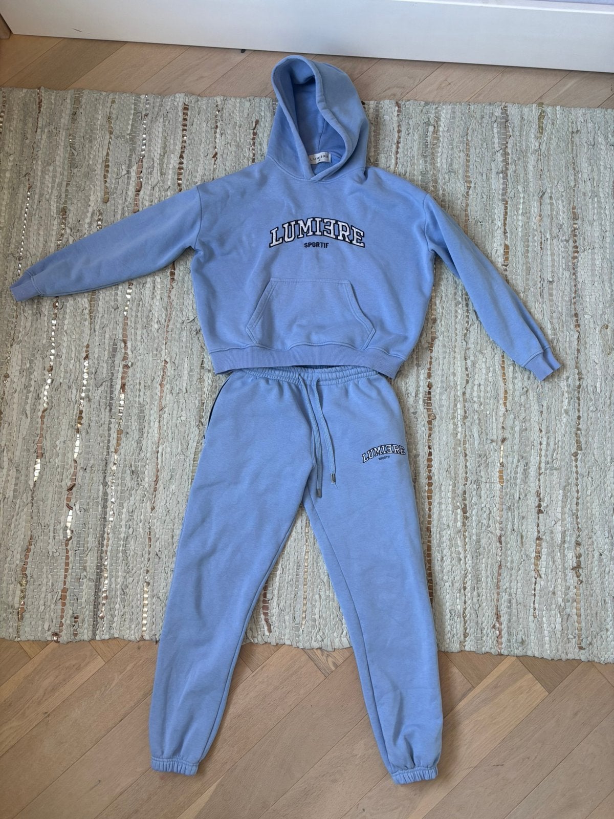 lumiere Lumi3re Sportif baby blue xs trainingspak, Blauw, Overige typen, Ophalen of Verzenden, Zo goed als nieuw