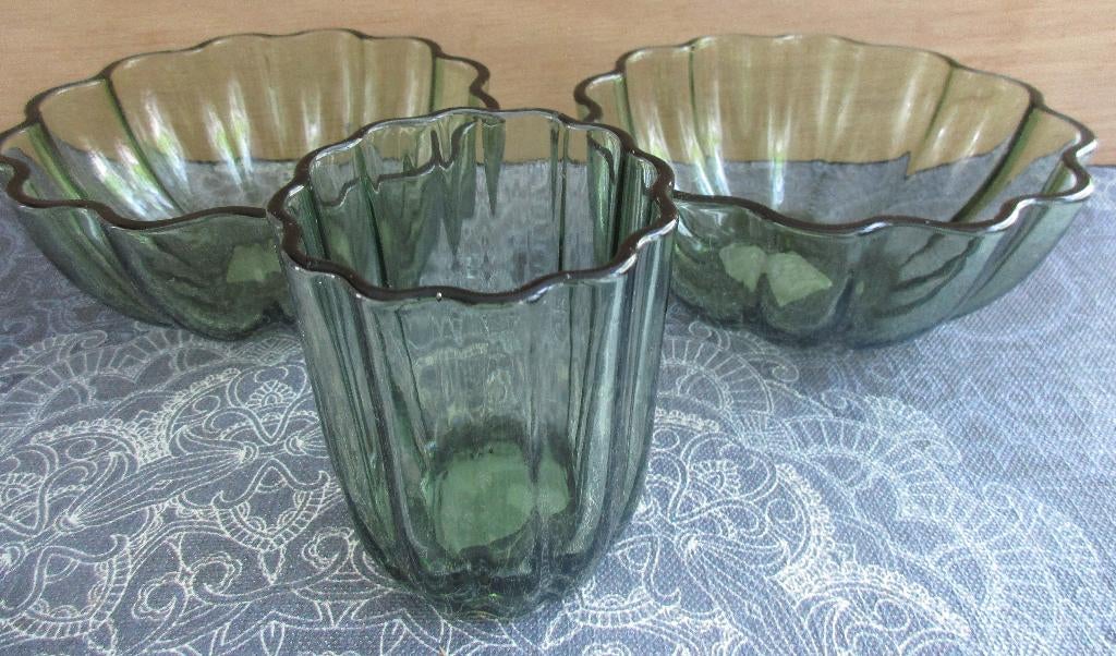 nieuw !! 2 schalen groen Clover of 1 waterglas Clover groen, Huis en Inrichting, Nieuw, Ophalen of Verzenden, Overige stijlen