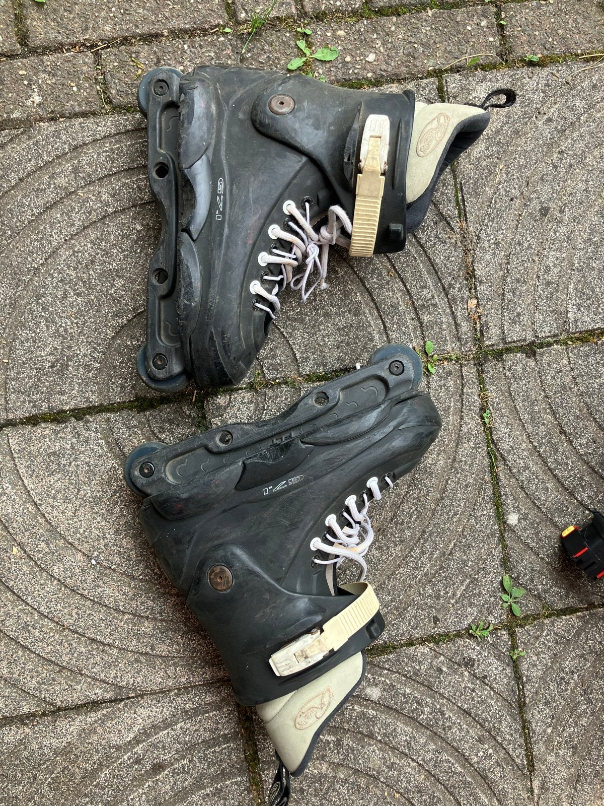 Razors Genesis Aggressive Skates - Maat 43-44, Ophalen of Verzenden, Gebruikt