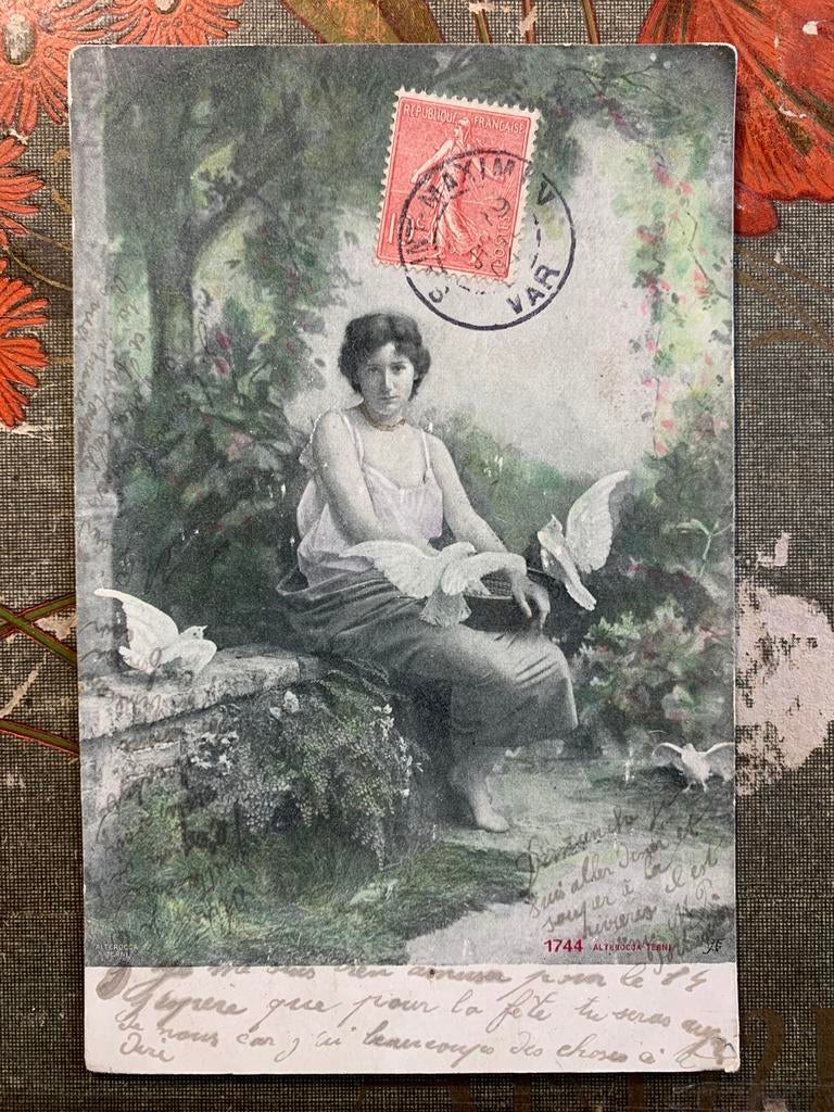 1904 Dame voert duiven (RR), Ophalen of Verzenden, Voor 1920, Gelopen, Overige thema's