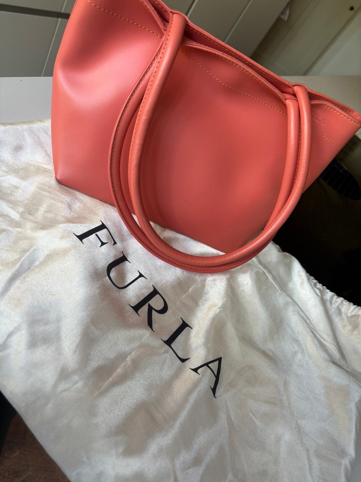 Furla tas koraal, Ophalen of Verzenden, Zo goed als nieuw, Overige kleuren, Handtas