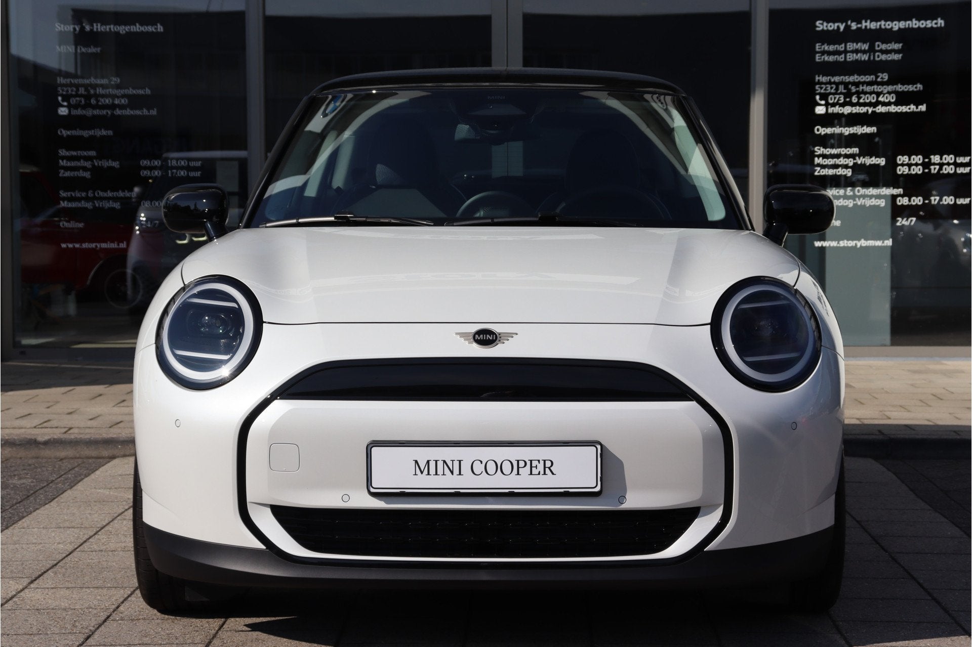 MINI Hatchback Cooper E / Classic / Pakket S / 17 inch Paral, Auto's, Dealer onderhouden, Stof, Zwart, 4 stoelen