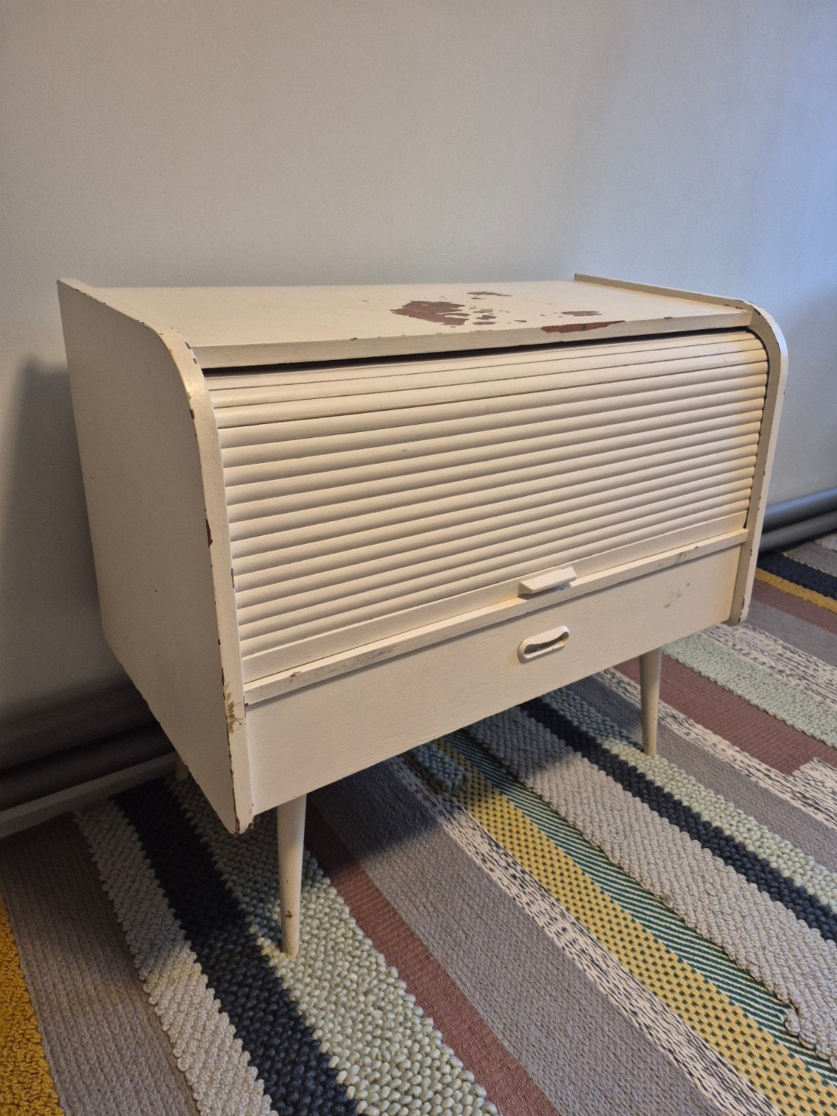 Vintage wandkastje / roller cabine, Ophalen