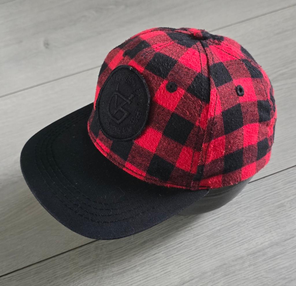 VNGN Geruite Pet Rood Zwart - mt 52, Jongen of Meisje, Ophalen of Verzenden, VNGN, 104 of kleiner
