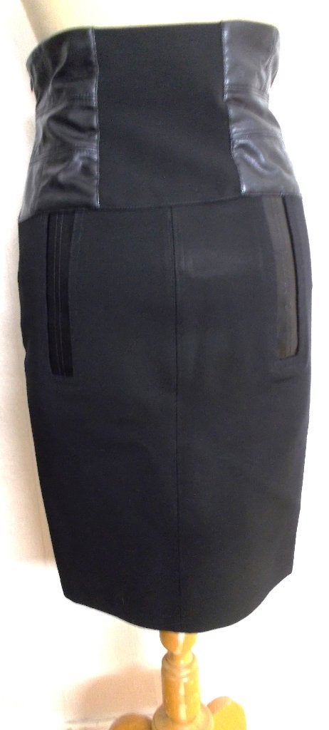 Stoere en sexy zwarte kokerrok van dure merk Sportalm! 36, Kleding | Dames, Verzenden, Zwart, Zo goed als nieuw, Knielengte