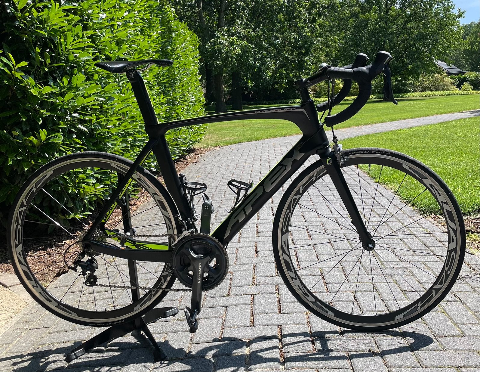 APEX Blackbuck, mat zwart fluor geel, carbon (maat L), 28 inch, Carbon, Zo goed als nieuw, 57 tot 61 cm