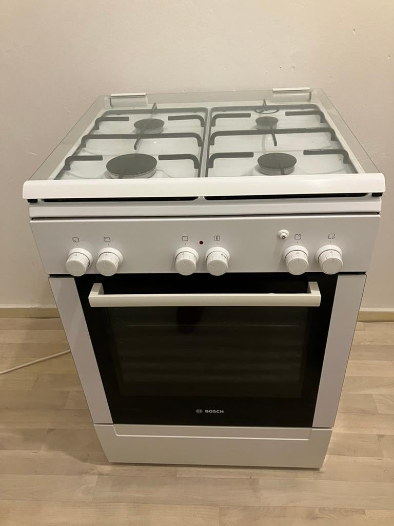 Bosch gasfornuis / oven – zo goed als nieuw, Witgoed en Apparatuur, Fornuizen, Ophalen, Grill, 4 kookzones, Zo goed als nieuw