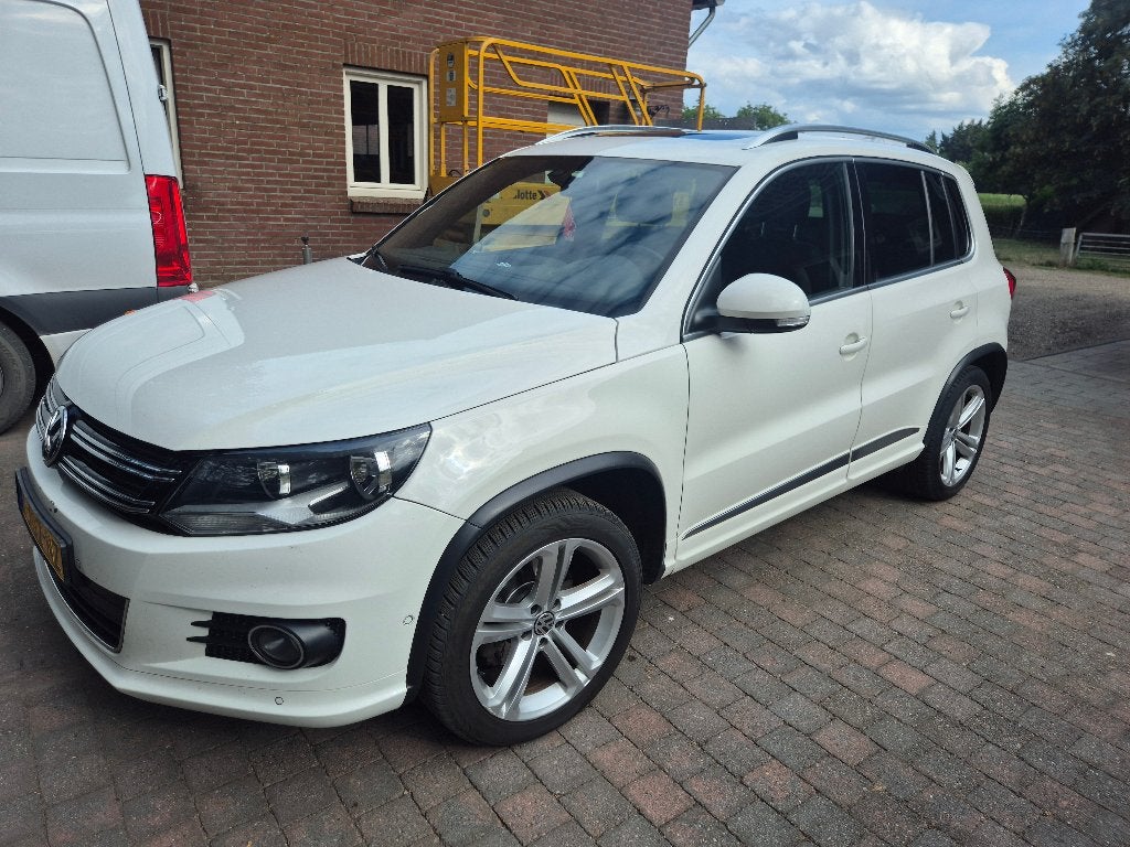 Volkswagen Tiguan 2.0 TDI 140pk BMT 2014 Wit, Voorwielaandrijving, 1441 kg, Zwart, 4 cilinders
