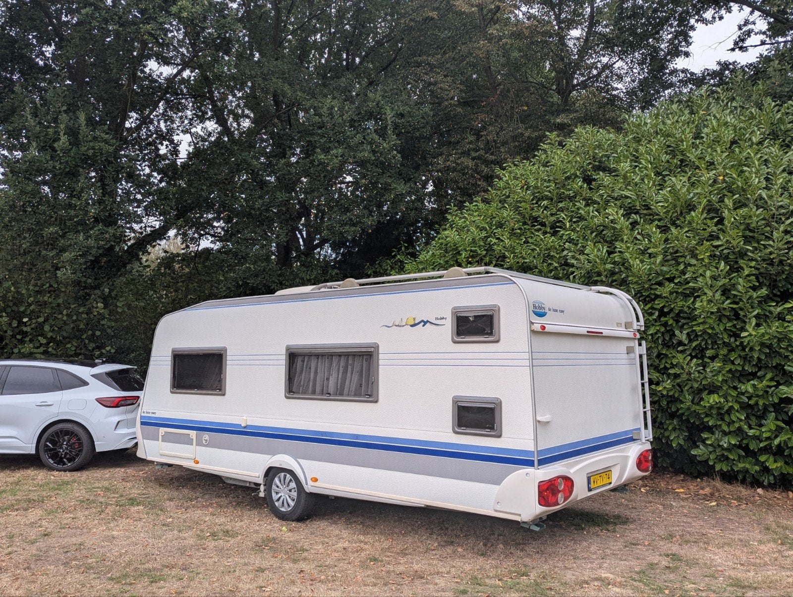 Hobby 560 KMFE airco mover stapelbed, Frans bed en rond zit, Rondzit, Hobby, Schokbreker, Particulier