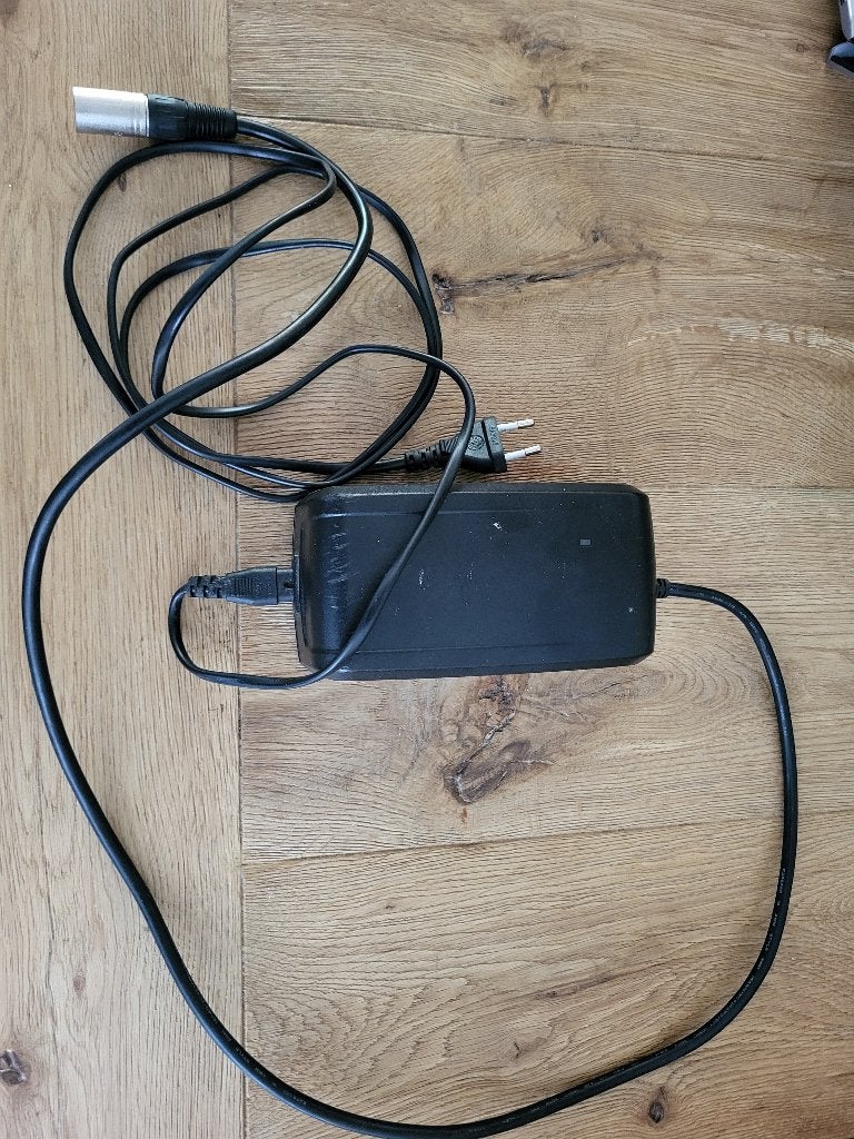 Fiets acculader Giant 5 pins, Fietsen en Brommers, Ophalen of Verzenden, Gebruikt