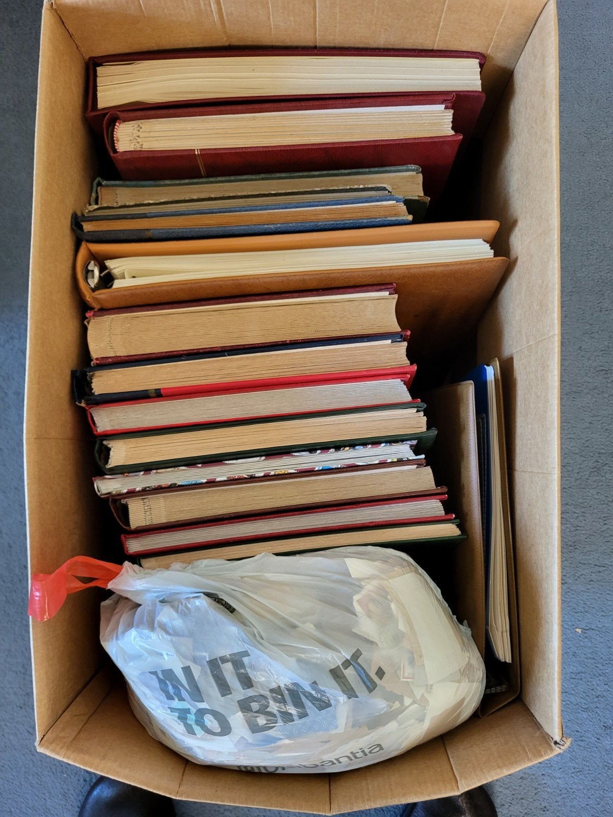Mooie doos met restanten, Postzegels en Munten, Postzegels | Volle albums en Verzamelingen, Buitenland, Ophalen of Verzenden