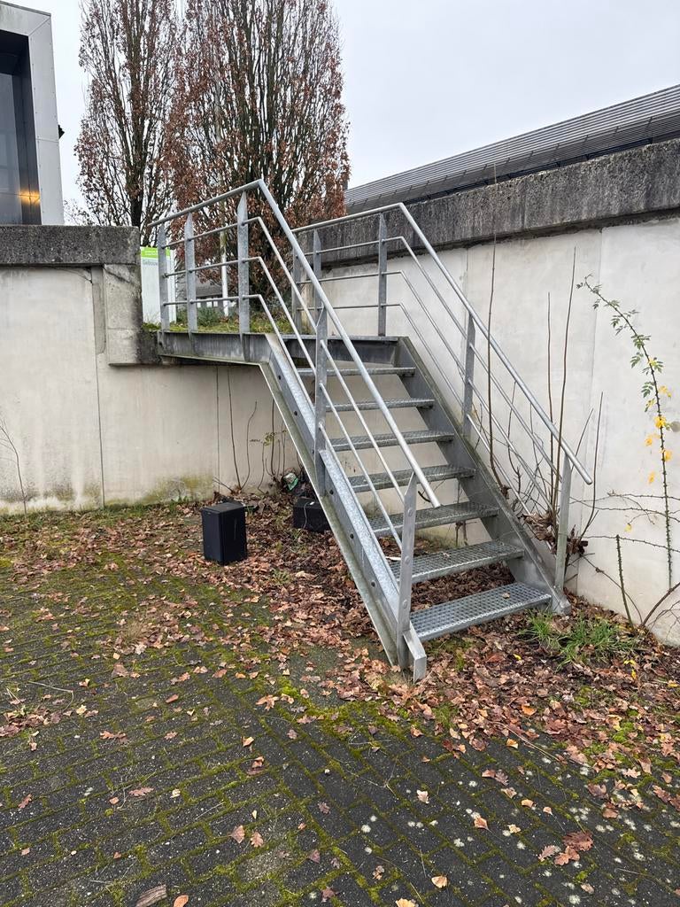 Gegalvaniseerde Stalen Bordestrap met Leuning, Doe-het-zelf en Verbouw, Ladders en Trappen, Gebruikt, Trap, Minder dan 2 meter